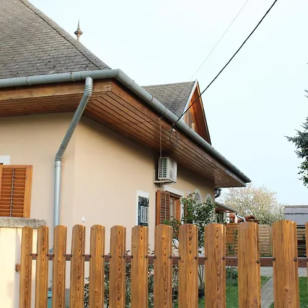 Varga Apartament *