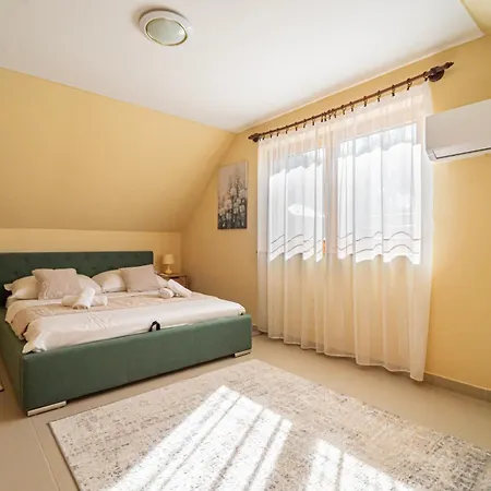 Varga Apartment Balatonbereny
