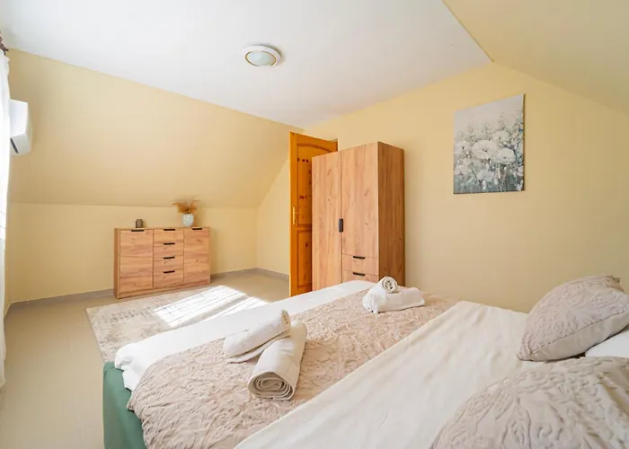 Апартаменты Varga *